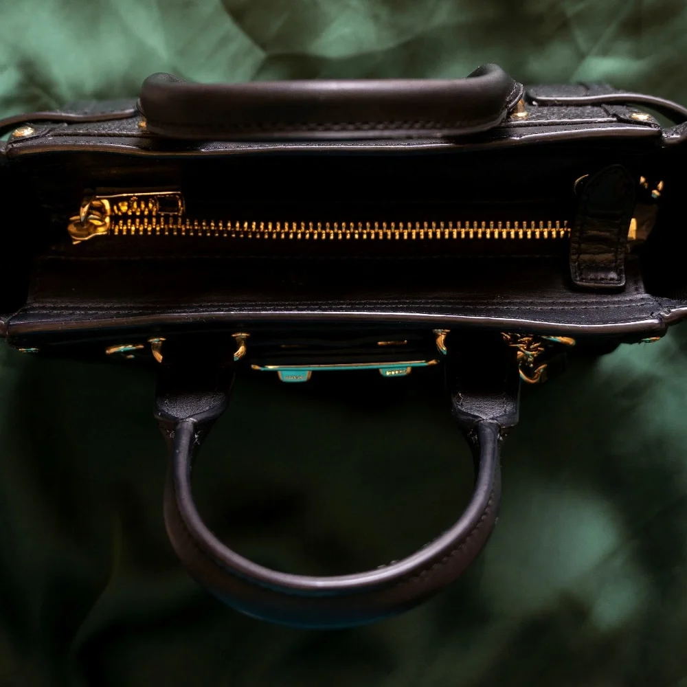 Coach Swagger Pebble Leather Black - Picture 4 of 11